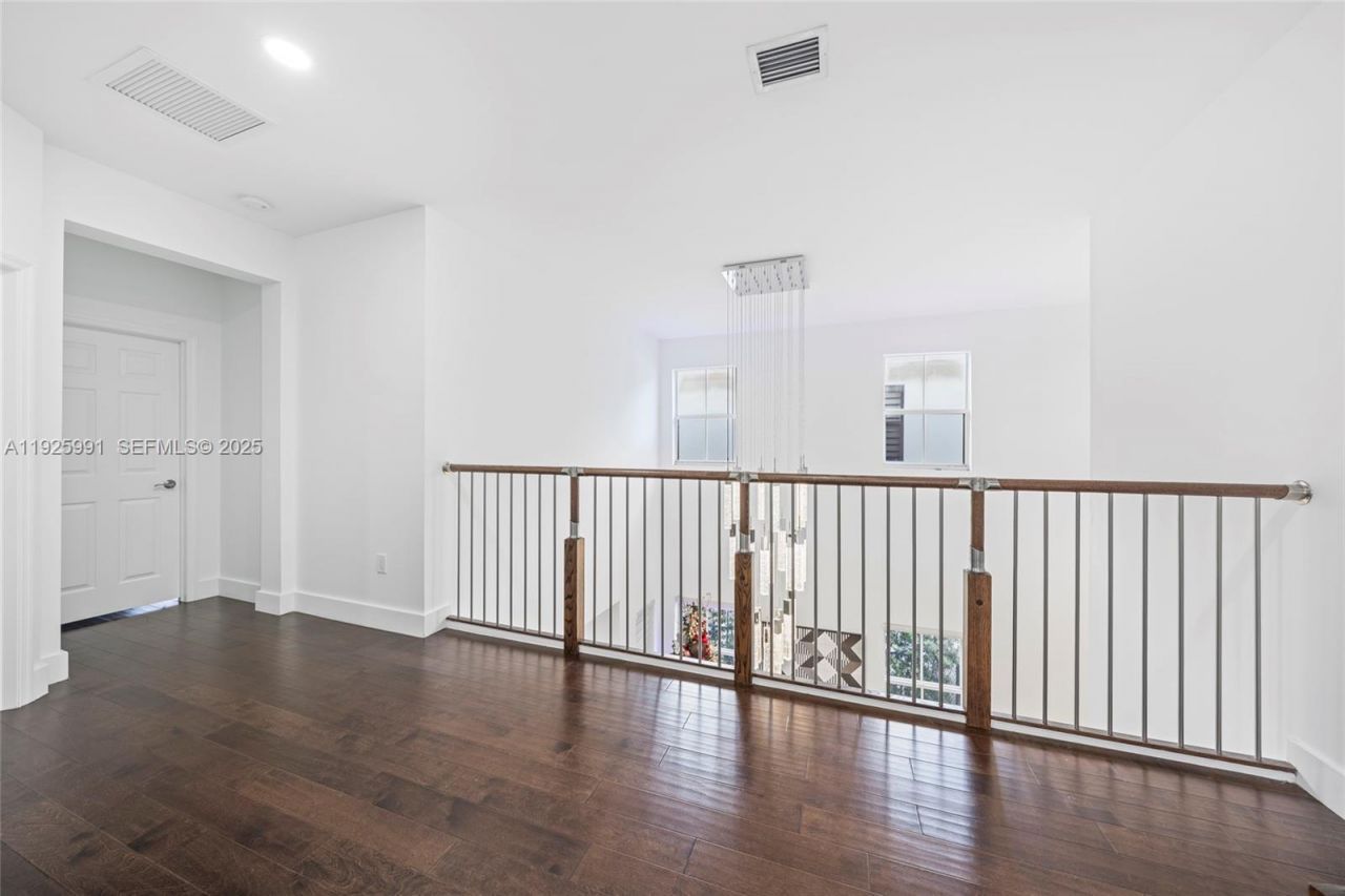 6933 NW 104th Ct, Doral, FL 33178 Photo