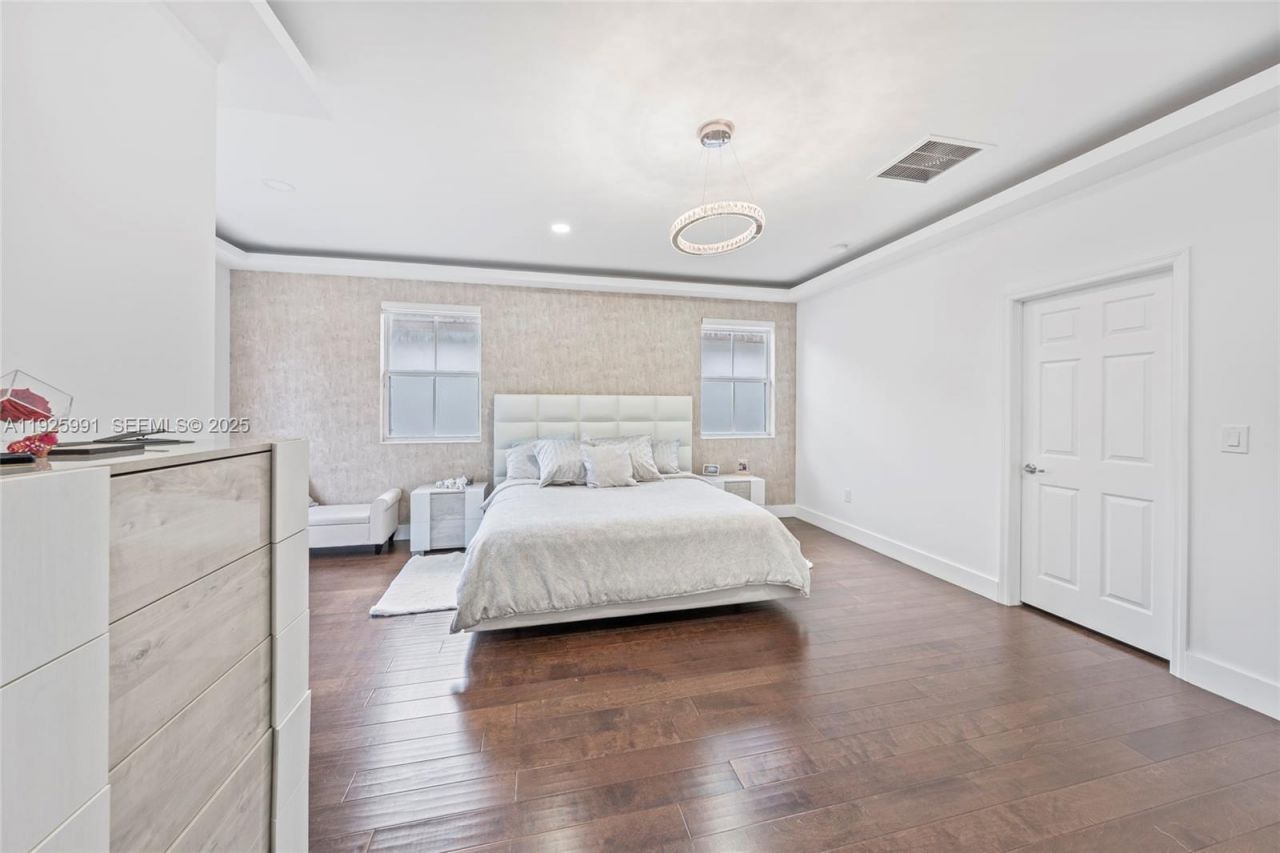 6933 NW 104th Ct, Doral, FL 33178 Photo