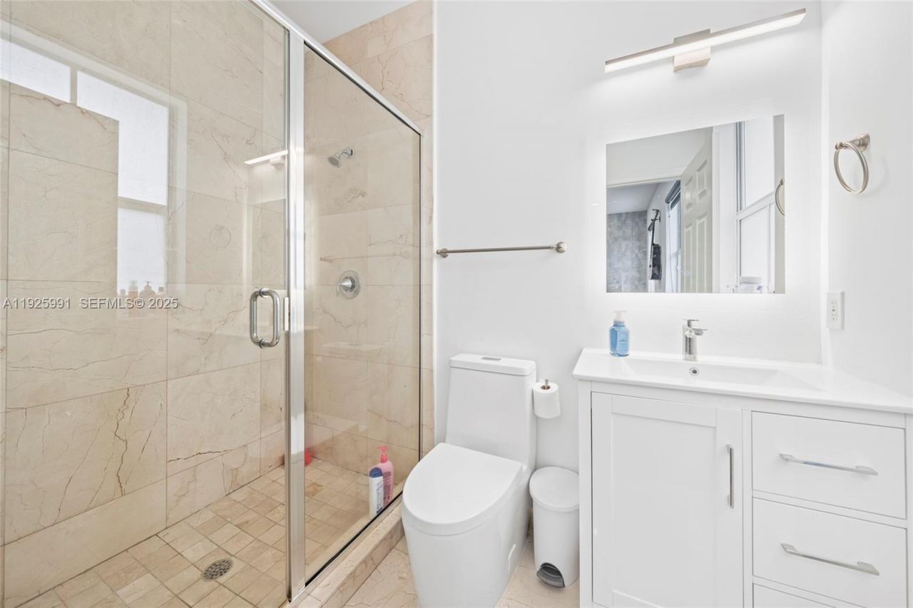 6933 NW 104th Ct, Doral, FL 33178 Photo