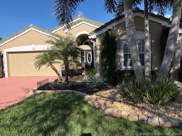 6948 SE Twin Oaks Circle, Stuart, FL 34997