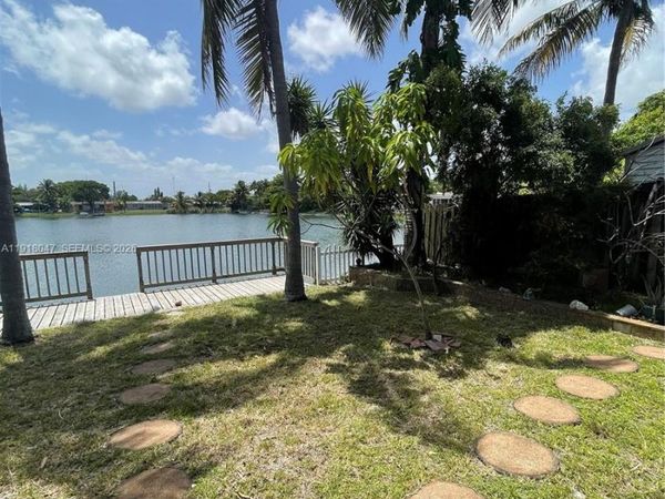 232 SW 7th Ave, Hallandale Beach, FL 33009