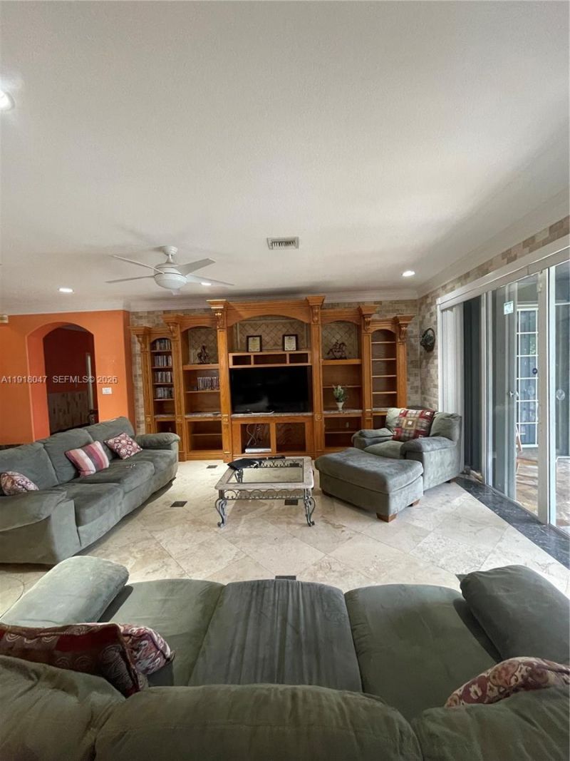 232 SW 7th Ave, Hallandale Beach, FL 33009 Photo