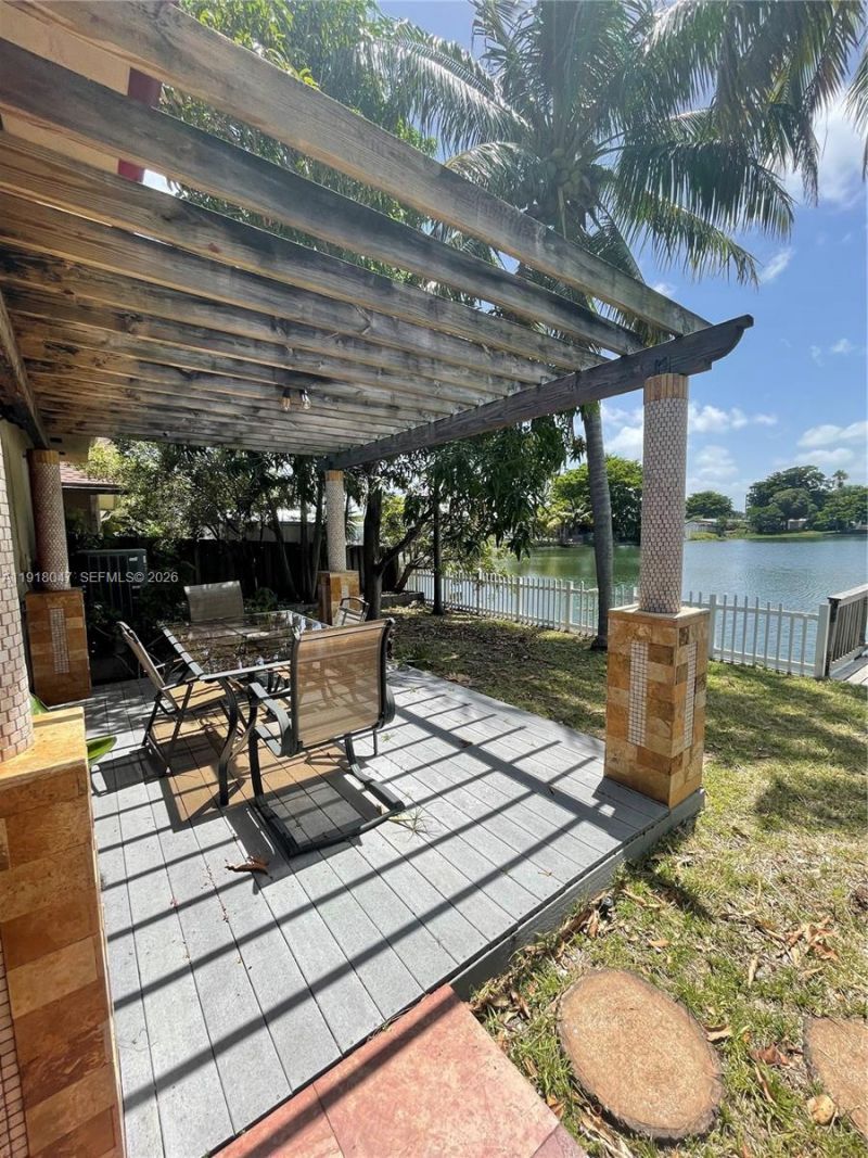 232 SW 7th Ave, Hallandale Beach, FL 33009 Photo