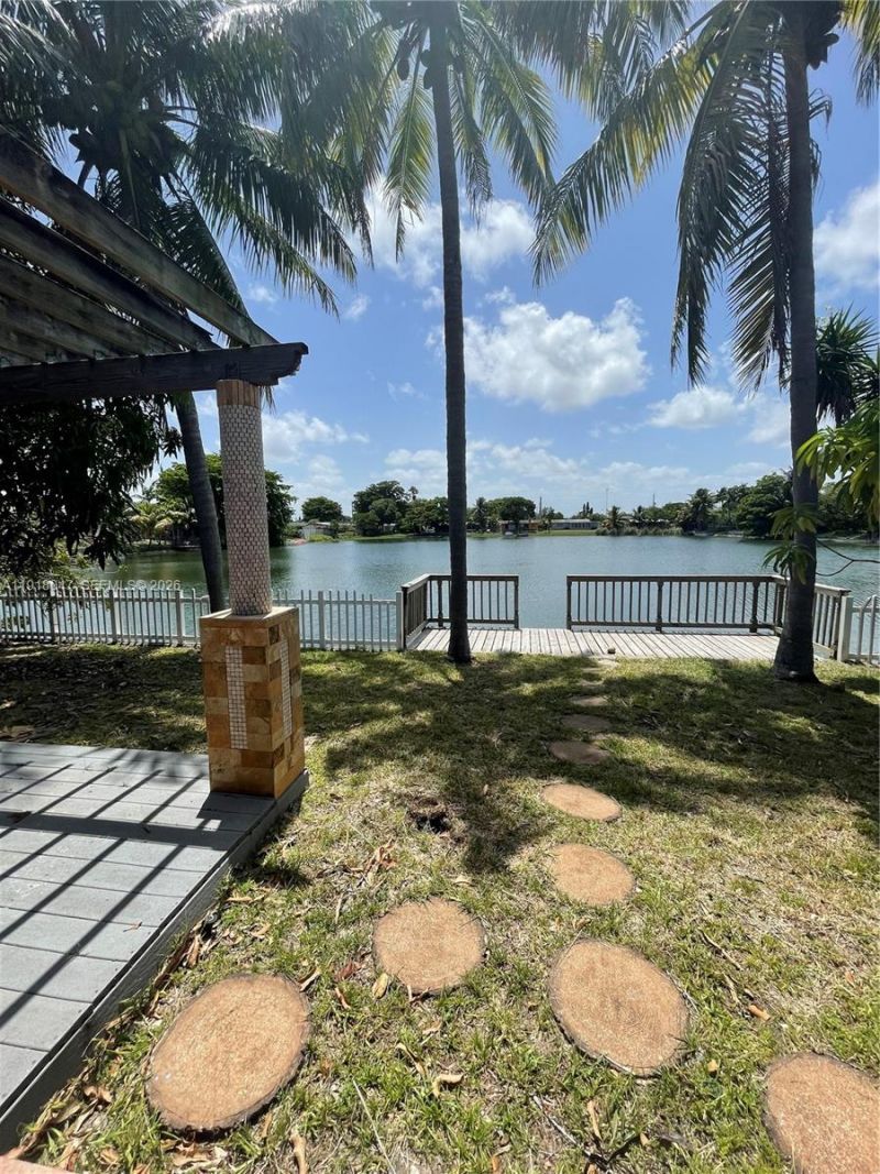 232 SW 7th Ave, Hallandale Beach, FL 33009 Photo