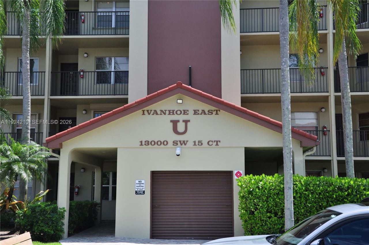 13000 SW 15th Ct, Unit 411U, Pembroke Pines, FL 33027 Photo