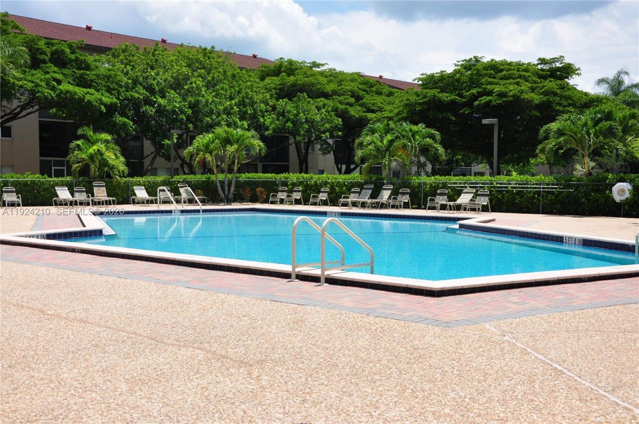 13000 SW 15th Ct, Unit 411U, Pembroke Pines, FL 33027 Photo