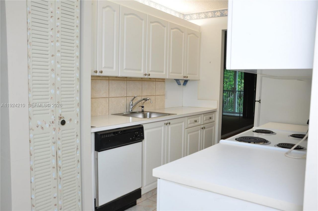13000 SW 15th Ct, Unit 411U, Pembroke Pines, FL 33027 Photo