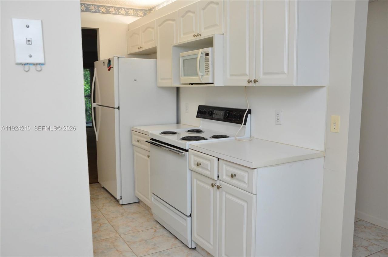 13000 SW 15th Ct, Unit 411U, Pembroke Pines, FL 33027 Photo