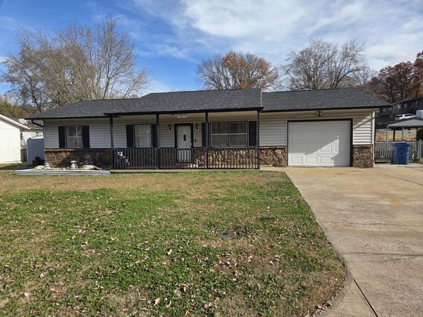 1803 S Garland Douglas Drive, Neosho, MO 64850