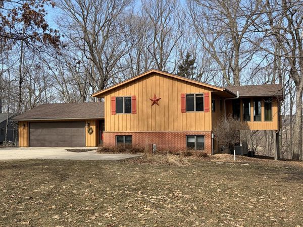 1135 1st Street NW, Oronoco, MN 55960