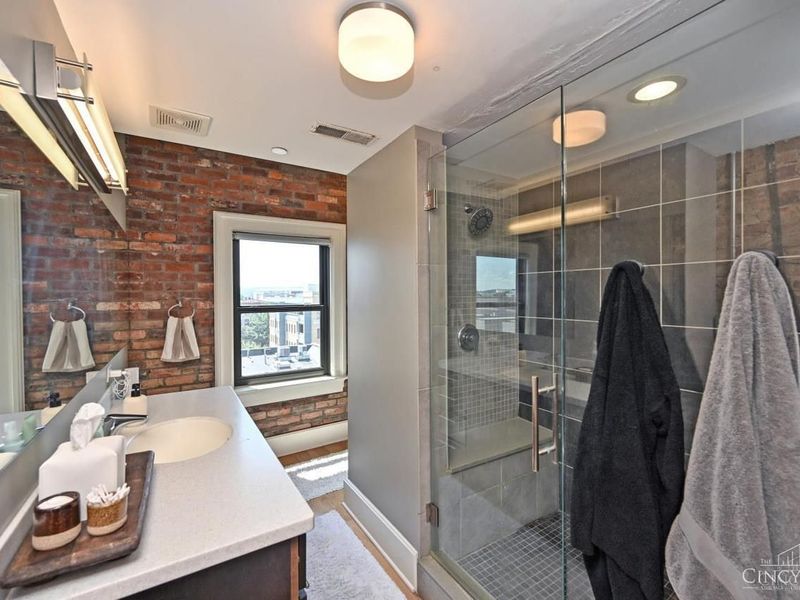 27 Mercer St, Cincinnati, OH 45202 Photo 31