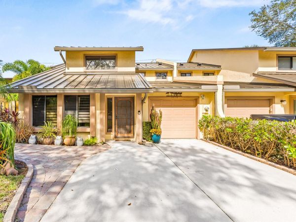 1075 Raintree Lane, Palm Beach Gardens, FL 33410