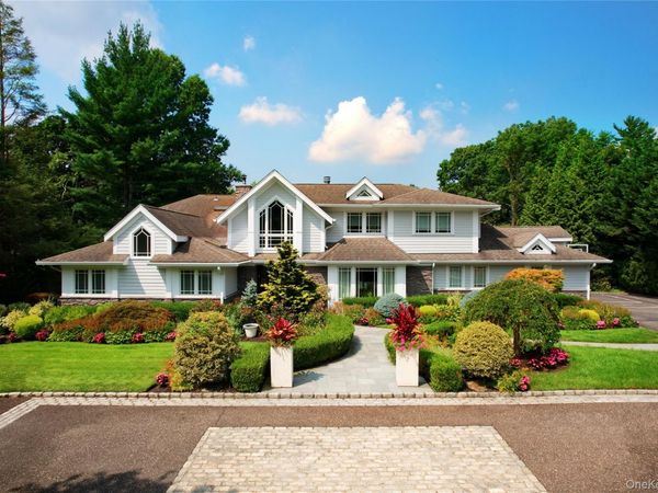 4 Meadowbrook Lane, Old Westbury, NY 11568