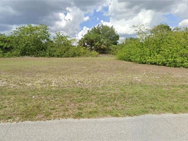 2137 NE 27th ST, CAPE CORAL, FL 33909