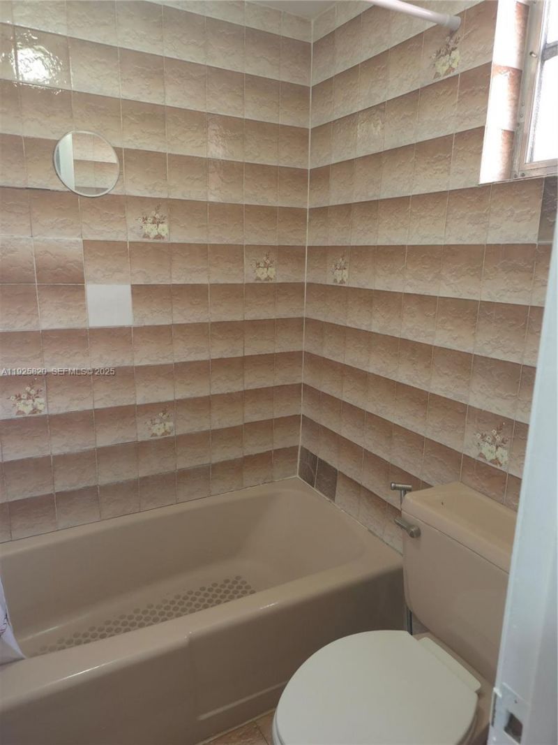 250 NW 63rd Ct, Unit 2B, Miami, FL 33126 Photo