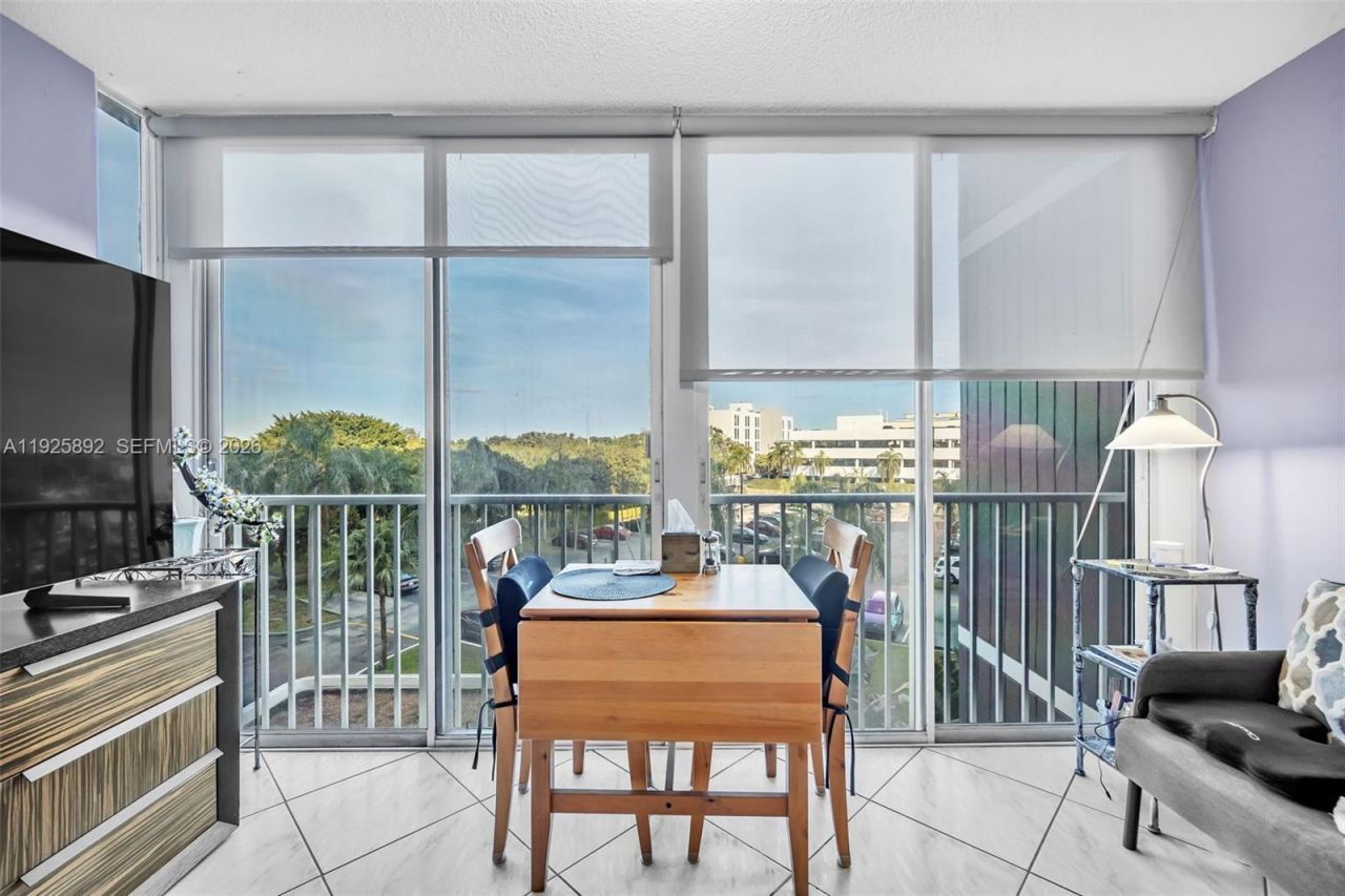 3850 Washington St, Unit 409, Hollywood, FL 33021 Photo