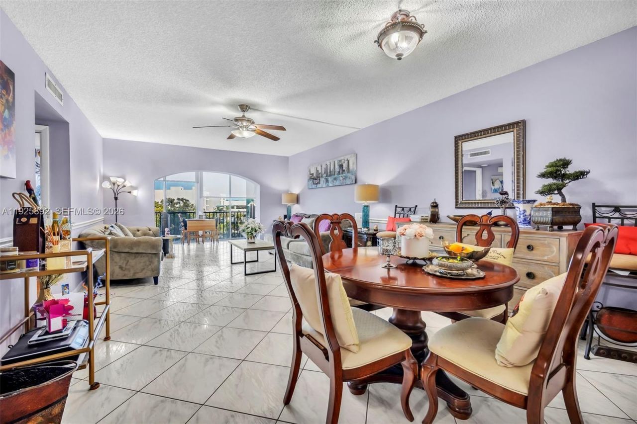 3850 Washington St, Unit 409, Hollywood, FL 33021 Photo