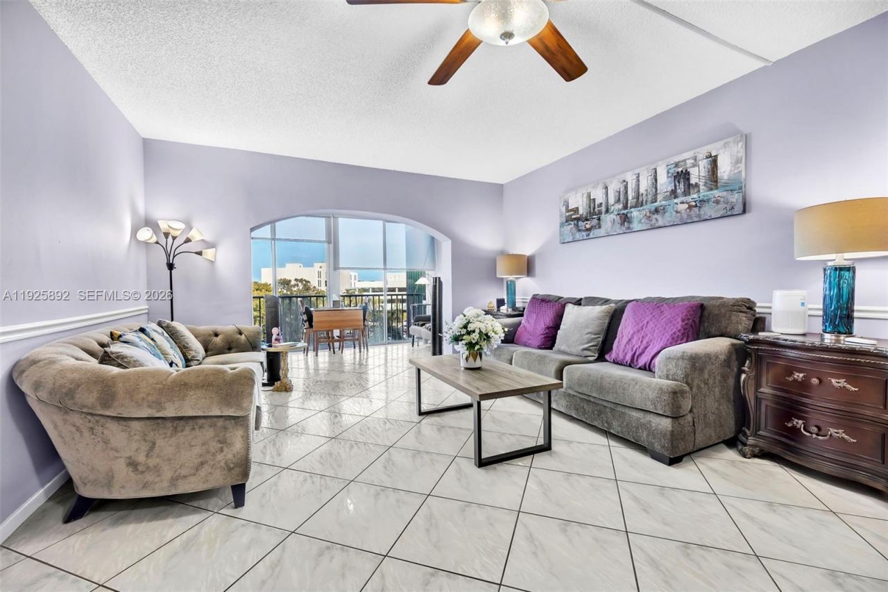 3850 Washington St, Unit 409, Hollywood, FL 33021 Photo