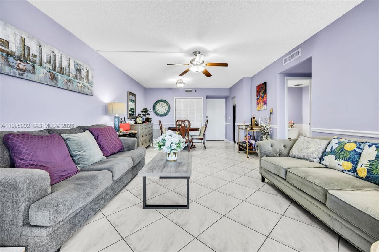 3850 Washington St, Unit 409, Hollywood, FL 33021 Photo