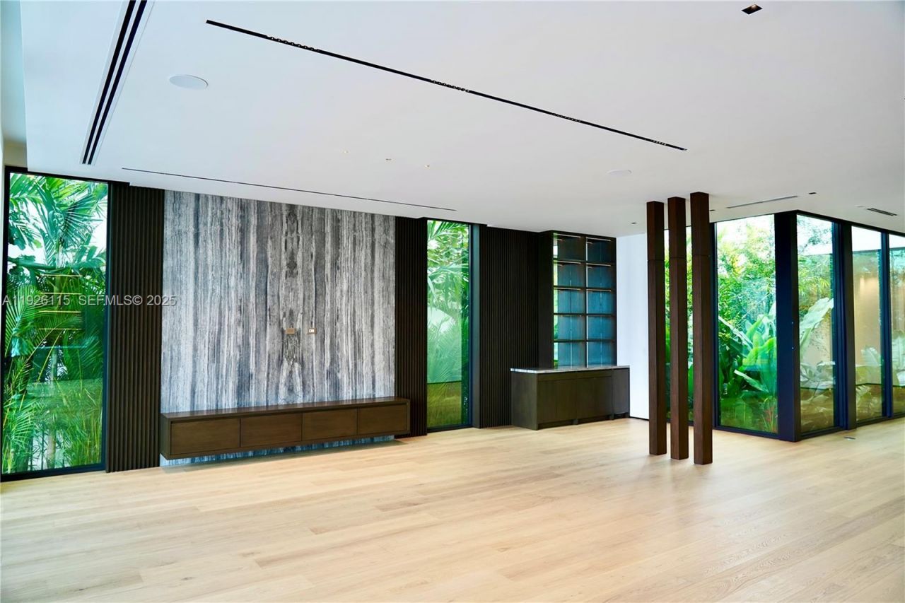 1041 N Venetian Dr, Miami, FL 33139 Photo