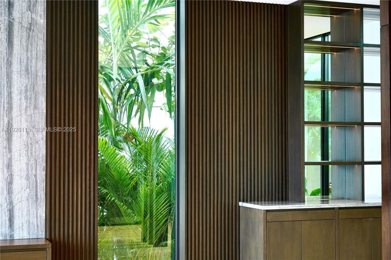 1041 N Venetian Dr, Miami, FL 33139 Photo