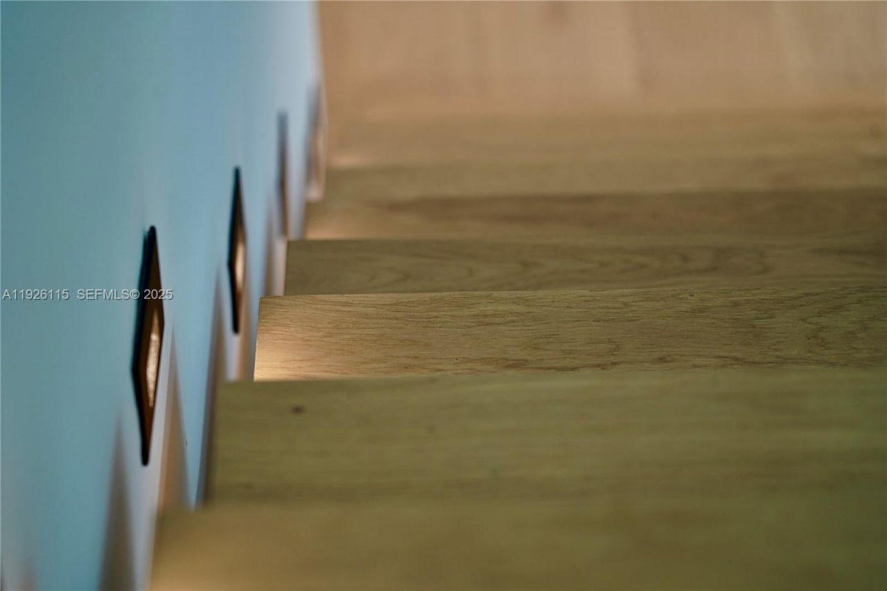 1041 N Venetian Dr, Miami, FL 33139 Photo