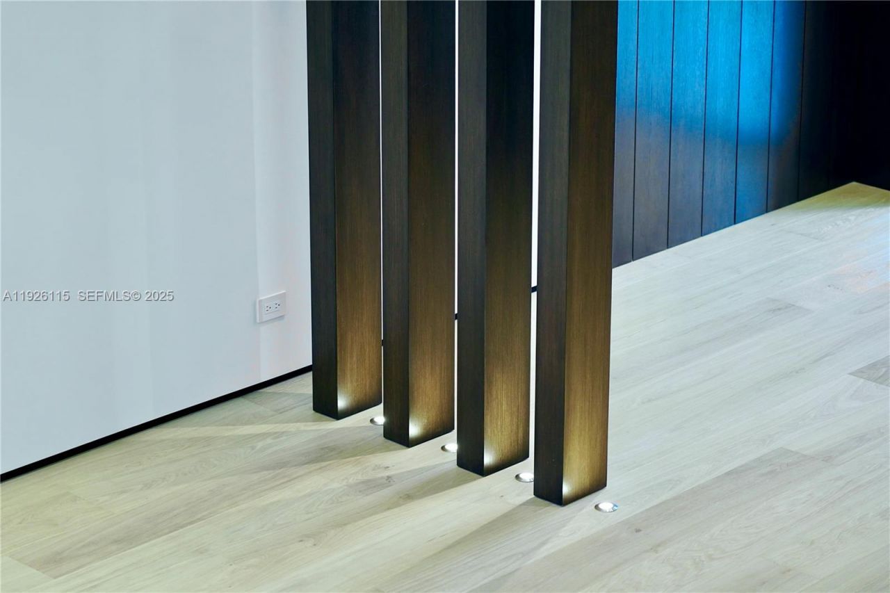 1041 N Venetian Dr, Miami, FL 33139 Photo