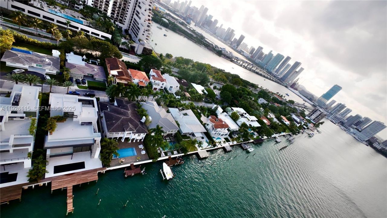 1041 N Venetian Dr, Miami, FL 33139 Photo