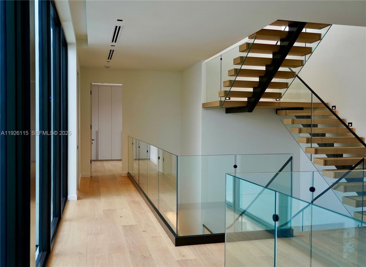 1041 N Venetian Dr, Miami, FL 33139 Photo