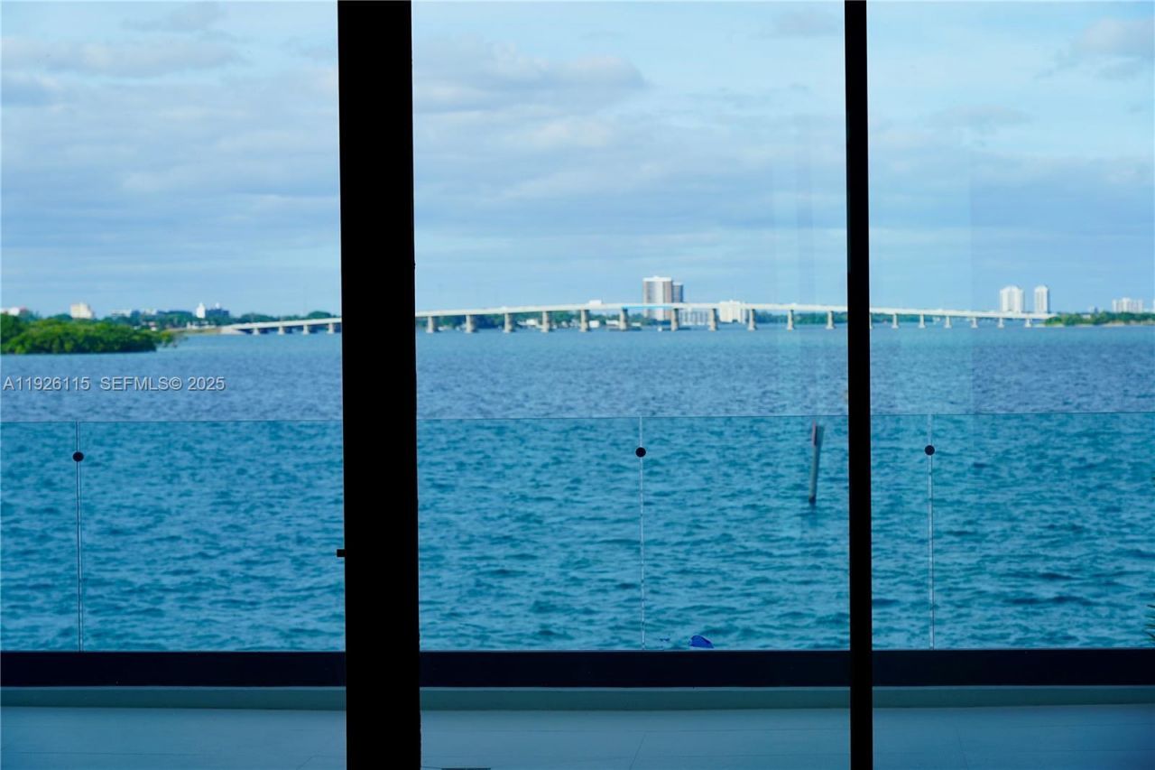 1041 N Venetian Dr, Miami, FL 33139 Photo