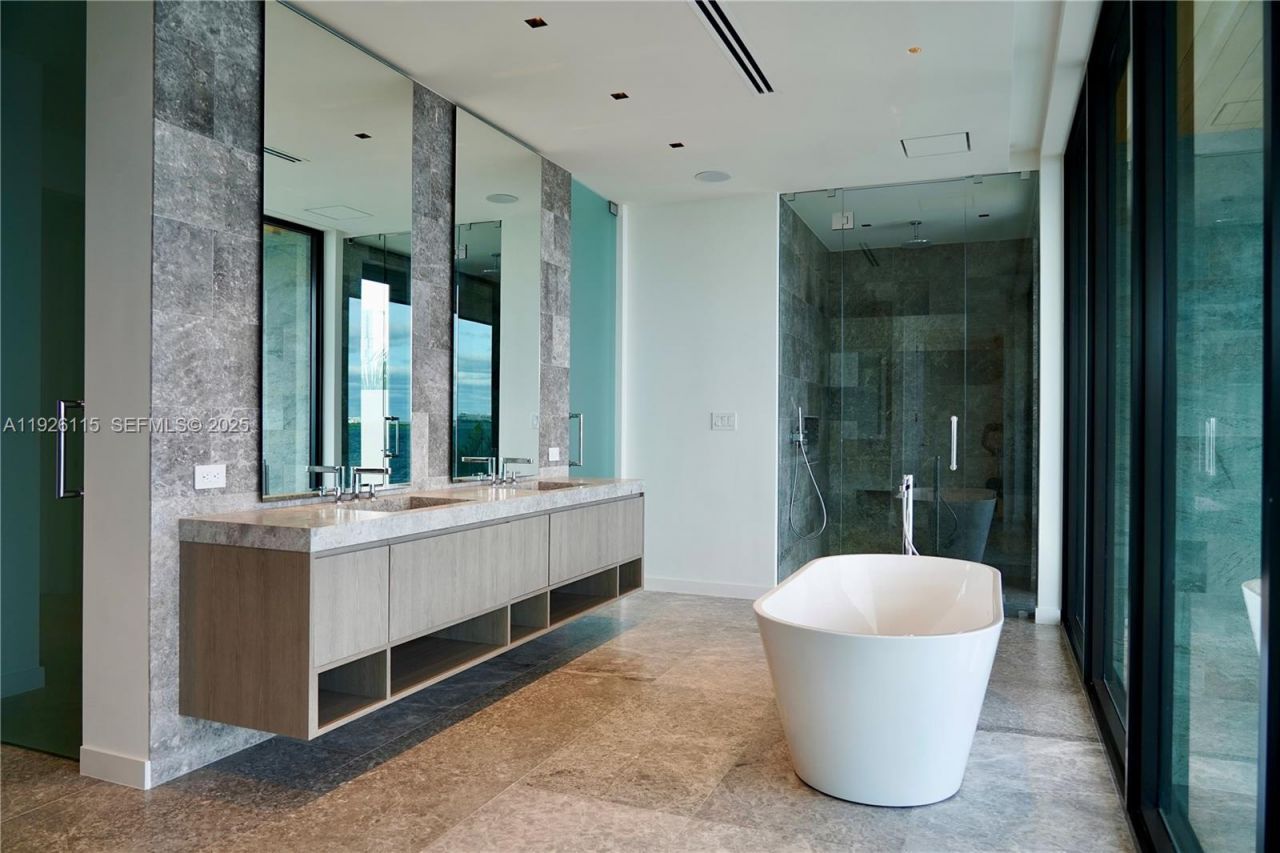 1041 N Venetian Dr, Miami, FL 33139 Photo