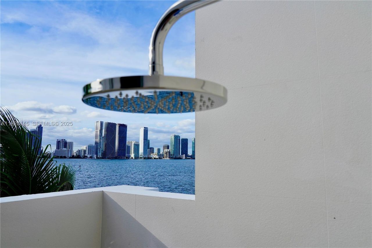 1041 N Venetian Dr, Miami, FL 33139 Photo