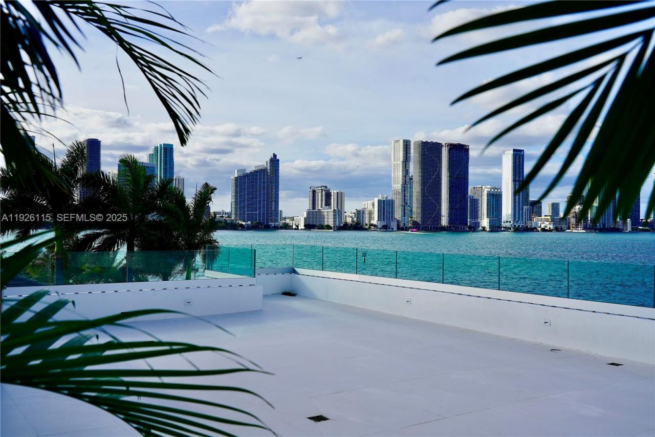 1041 N Venetian Dr, Miami, FL 33139 Photo