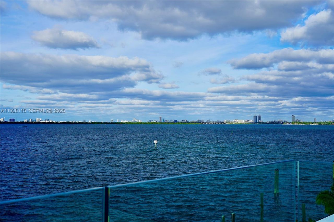 1041 N Venetian Dr, Miami, FL 33139 Photo