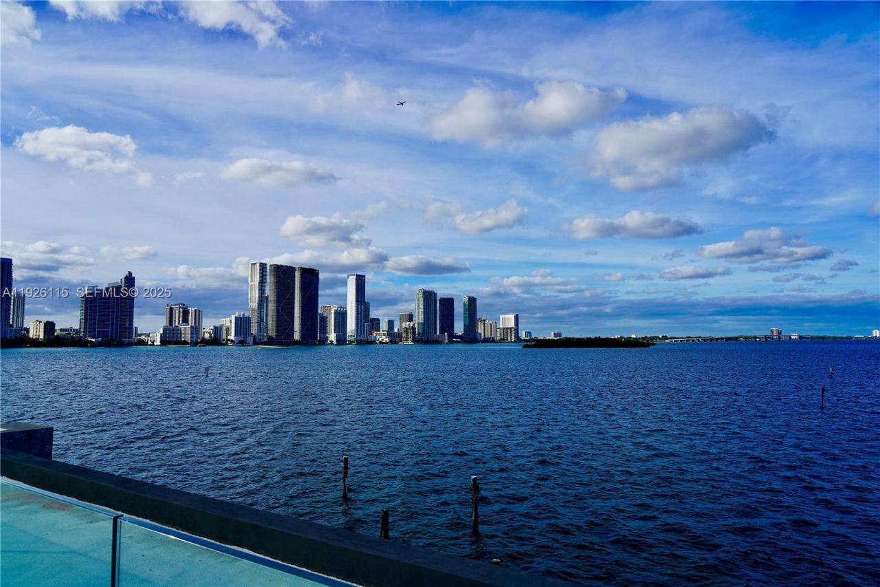 1041 N Venetian Dr, Miami, FL 33139 Photo