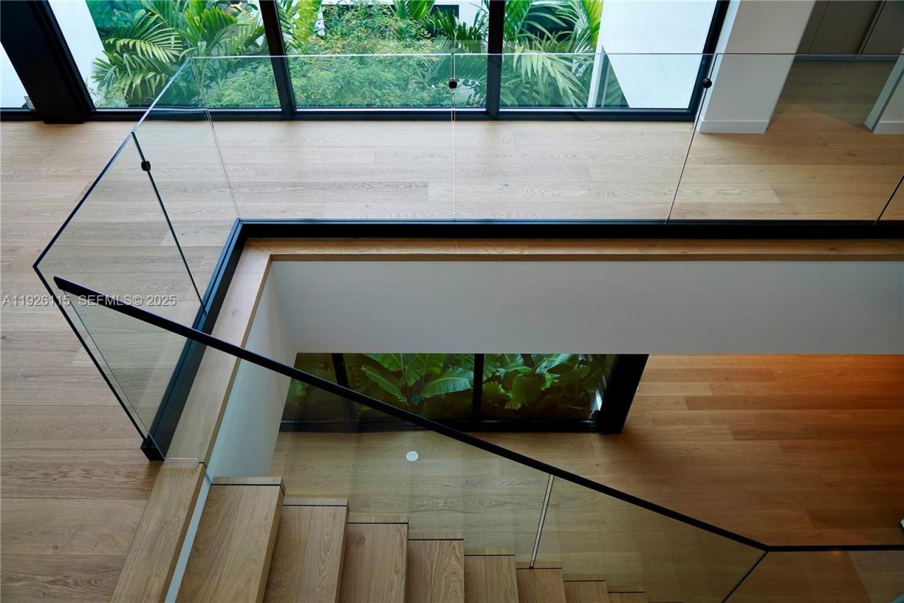 1041 N Venetian Dr, Miami, FL 33139 Photo