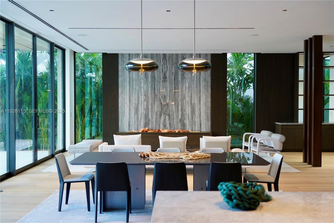 1041 N Venetian Dr, Miami, FL 33139 Photo