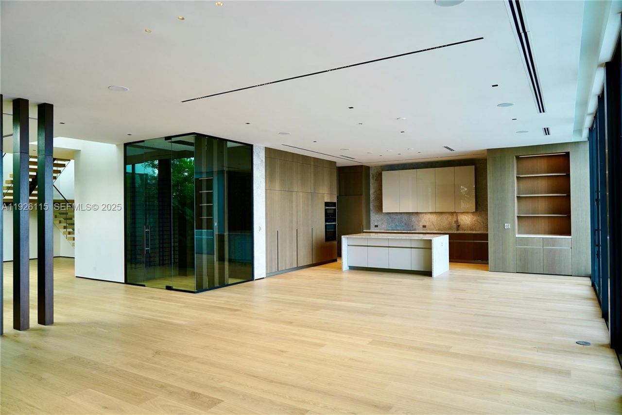 1041 N Venetian Dr, Miami, FL 33139 Photo