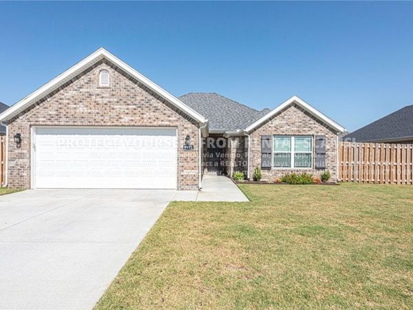 4812 W Monaco Bend, Fayetteville, AR 72704
