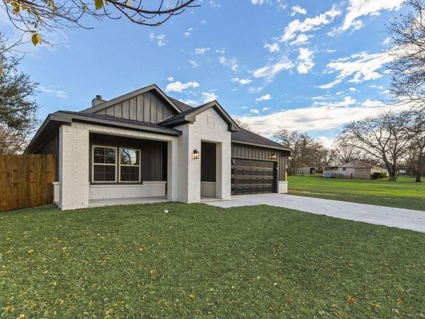 529 Berke Street, Newark, TX 76071