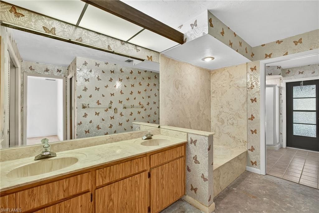 6811 Sandalwood Ln, Naples, FL 34109 Photo