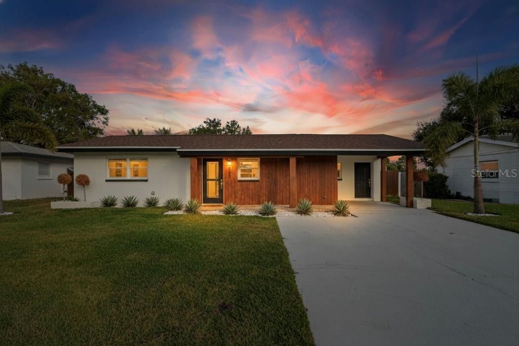 4623 Carson Street Ne, Saint Petersburg, FL 33703 Main Photo