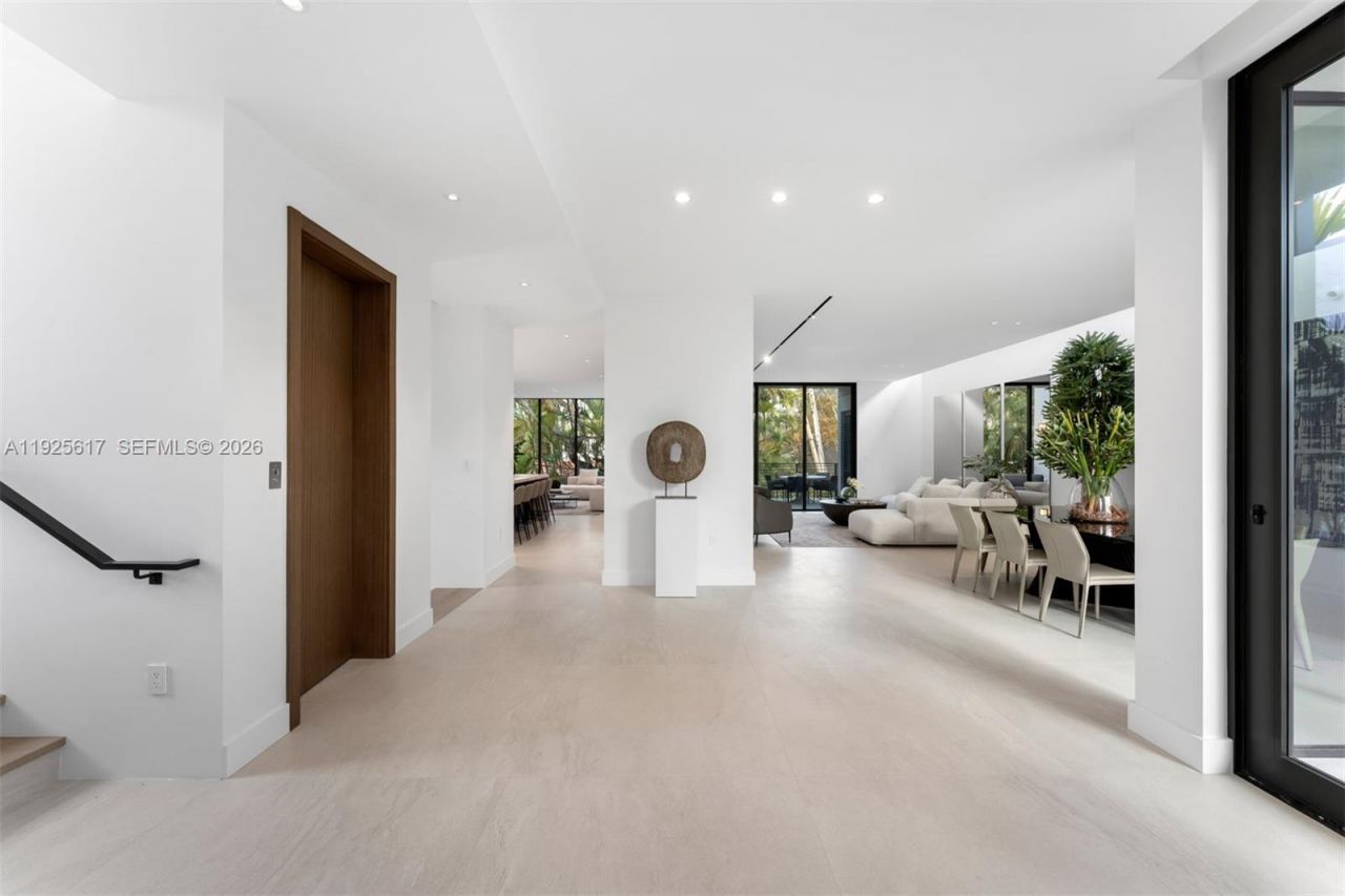 3551 Crystal Ct, Miami, FL 33133 Photo