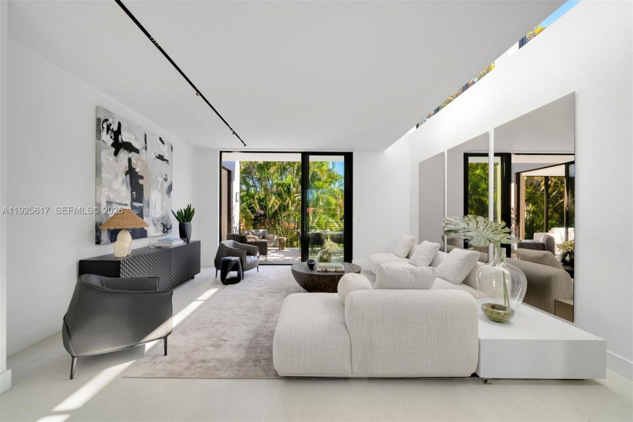 3551 Crystal Ct, Miami, FL 33133 Photo