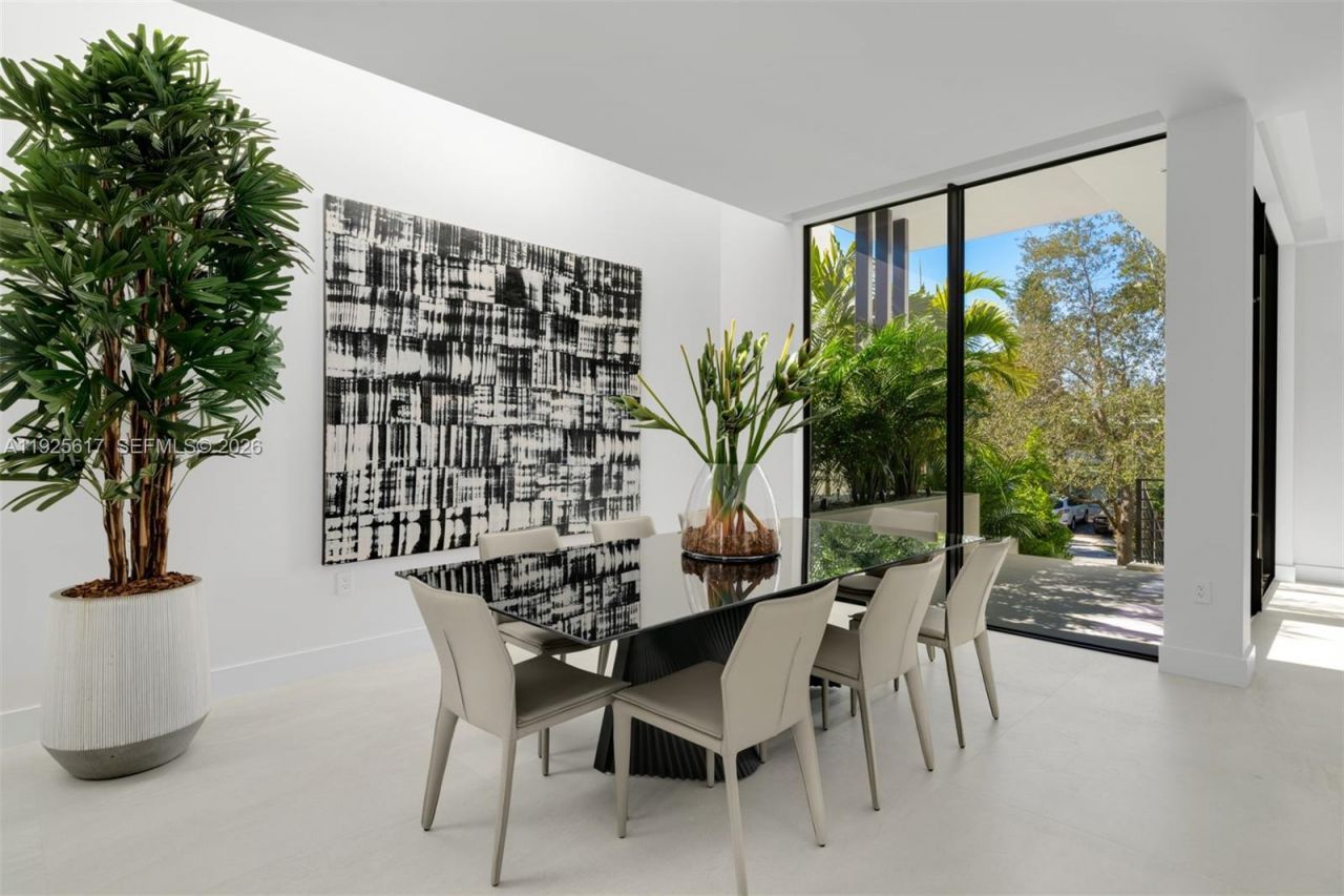 3551 Crystal Ct, Miami, FL 33133 Photo