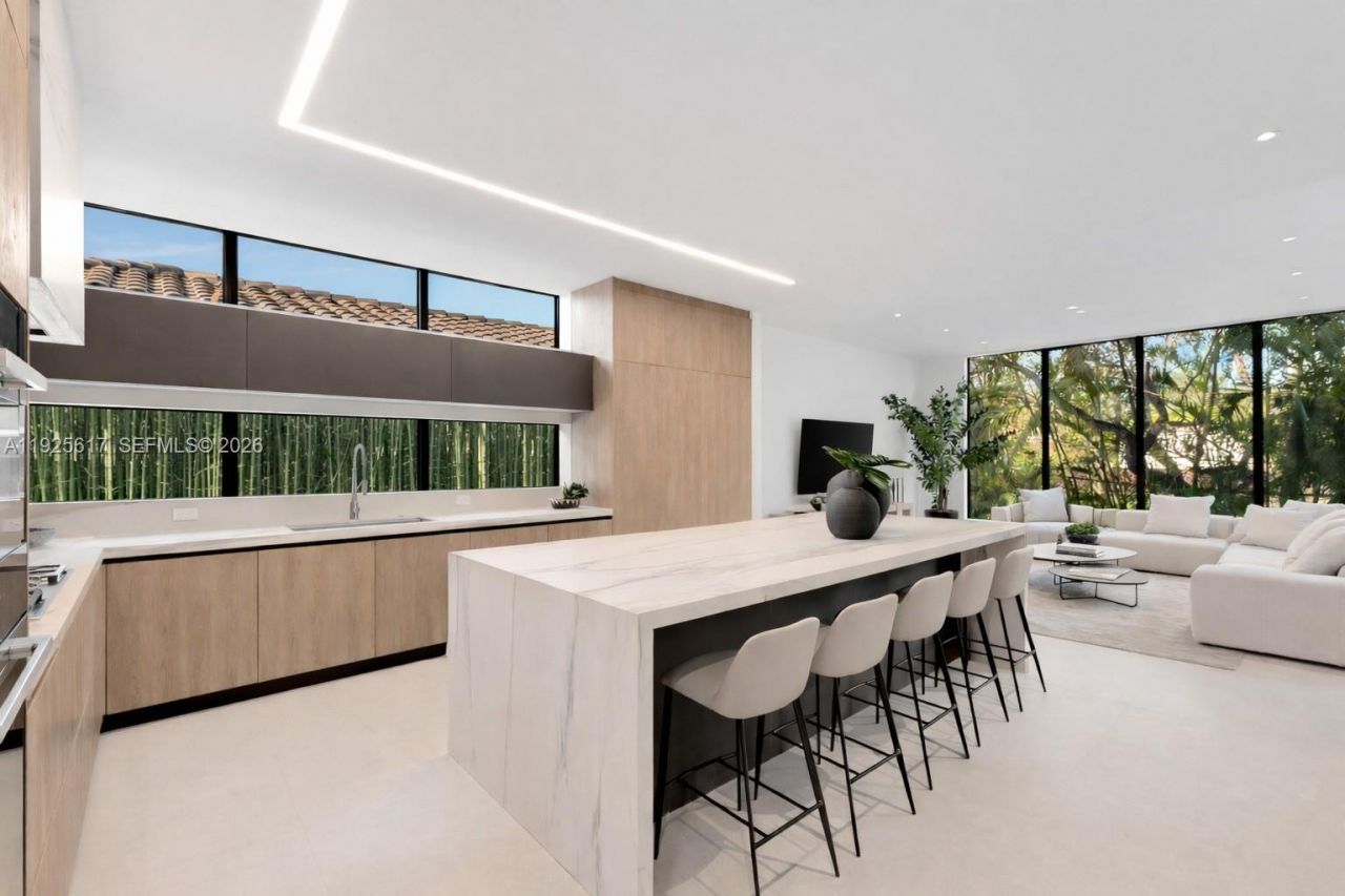 3551 Crystal Ct, Miami, FL 33133 Photo