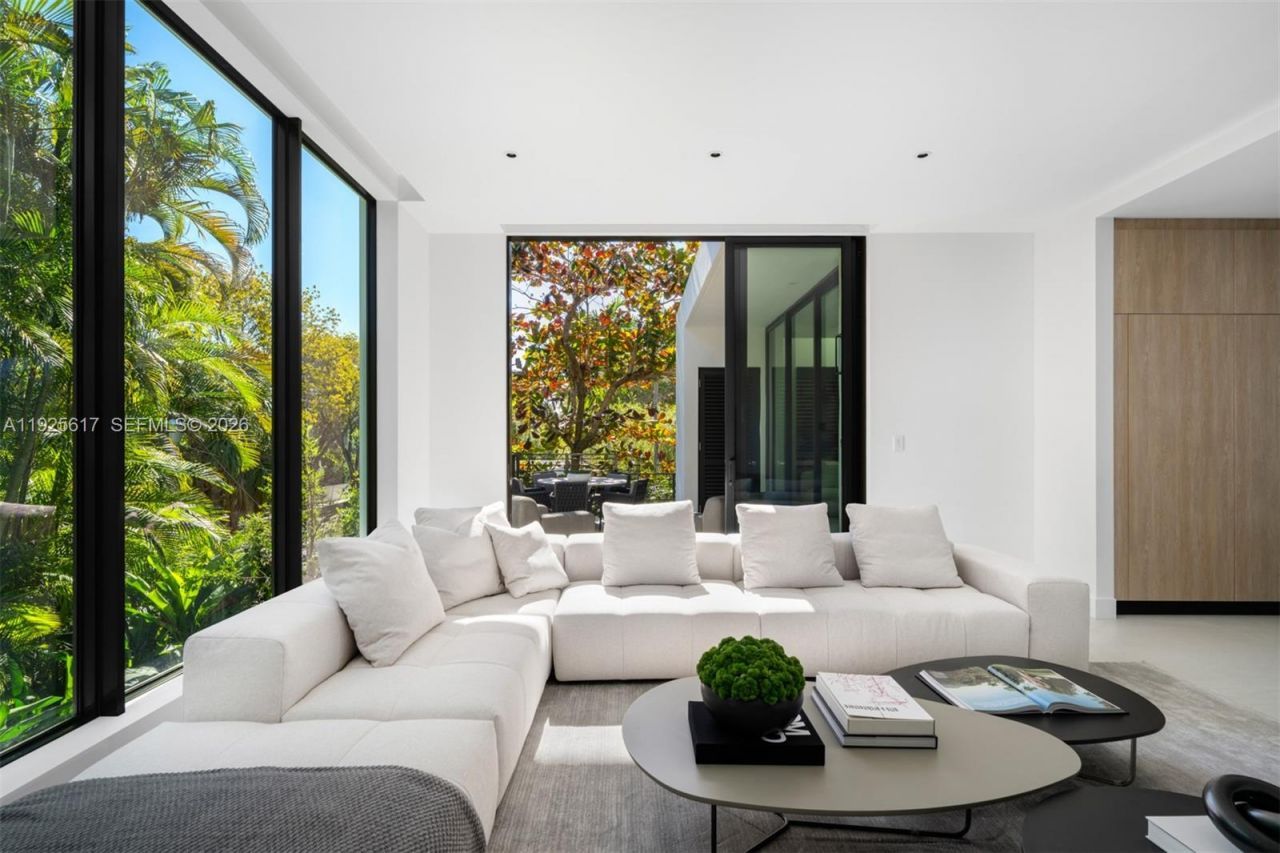 3551 Crystal Ct, Miami, FL 33133 Photo