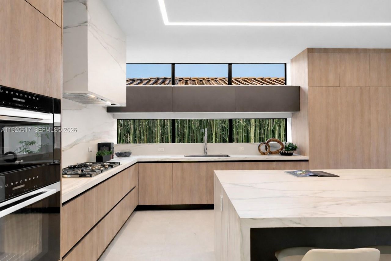 3551 Crystal Ct, Miami, FL 33133 Photo