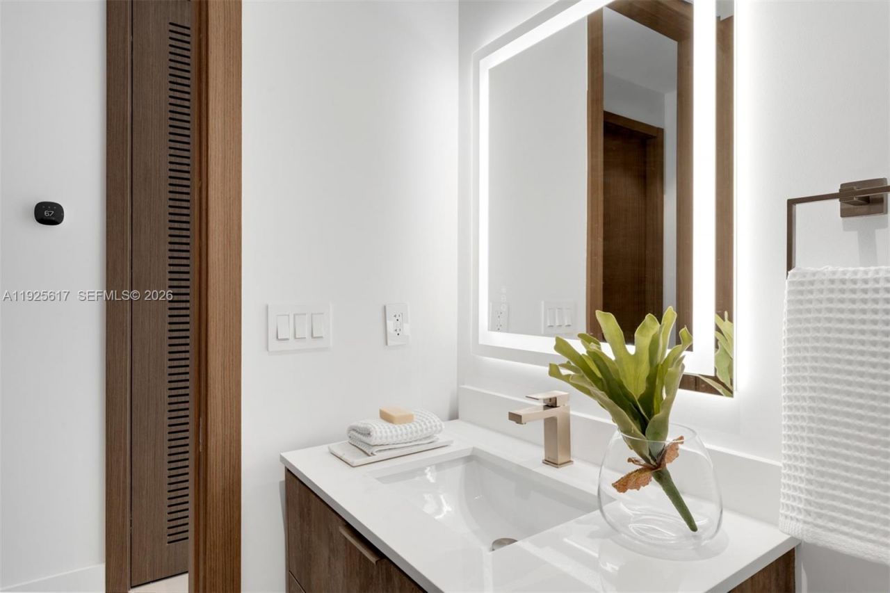 3551 Crystal Ct, Miami, FL 33133 Photo