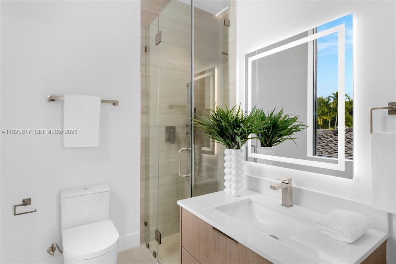 3551 Crystal Ct, Miami, FL 33133 Photo